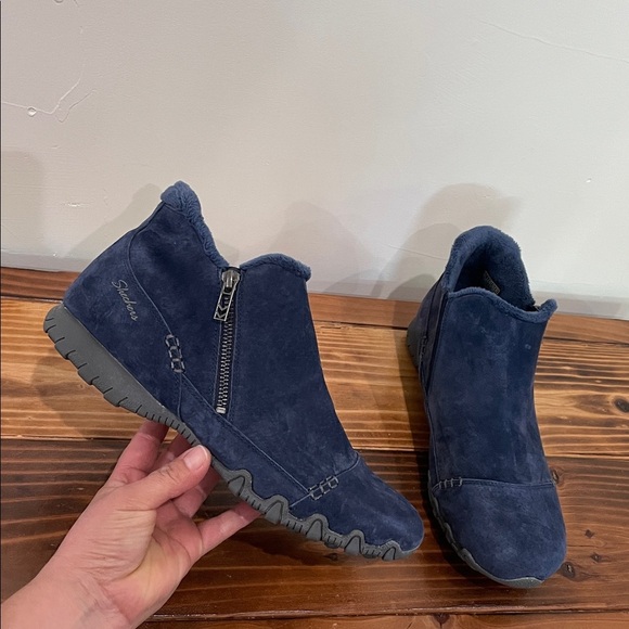 Skechers Earthy Chic Relaxed Fit Suede Biker Boots
In Navy Size 12 Wide - Picture 1 of 11